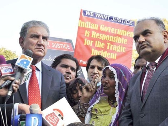 a pakistani hindu woman family member of victims briefs to media persons at foreign office during the submission of application by hindu family about 11 pakistani hindus killed in india photo app