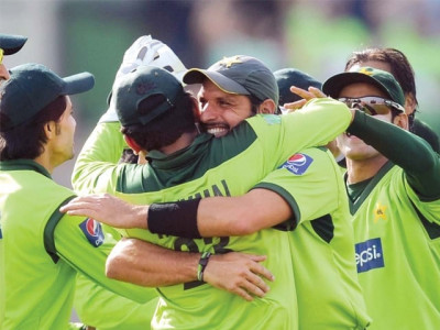 under fire afridi defends his captaincy