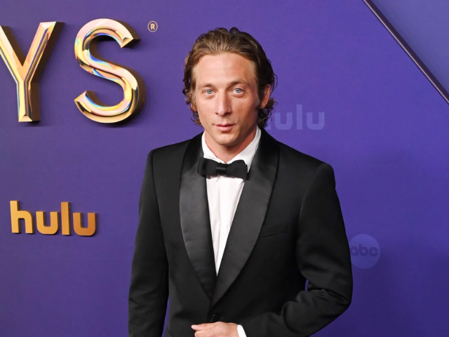 jeremy allen white wins second consecutive best actor in a comedy award at 2024 emmys