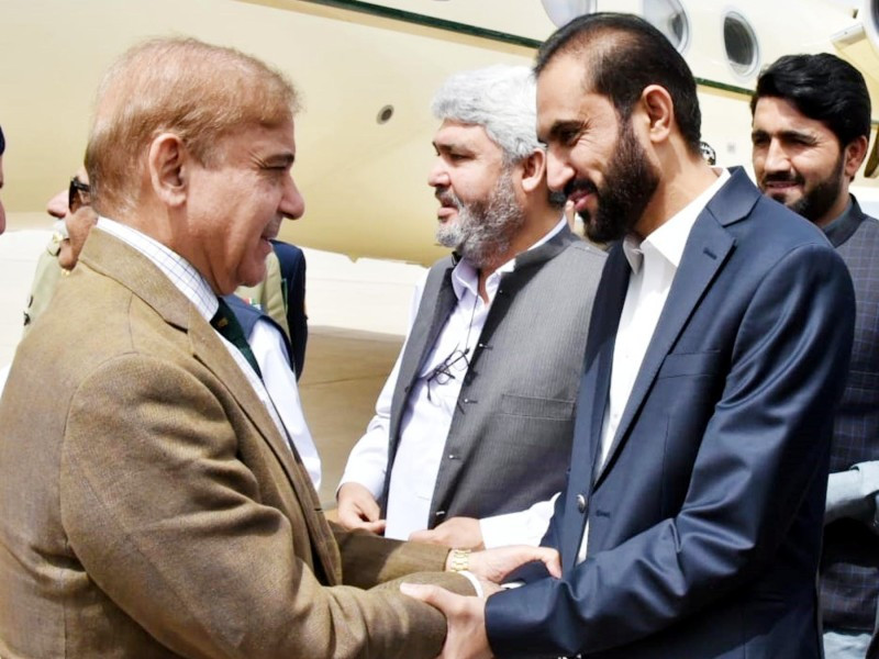 chief minister ballochistan mir abdul quddus bizenjo receiving prime minister shehbaz sharif in quetta on april 23 2022 photo pid
