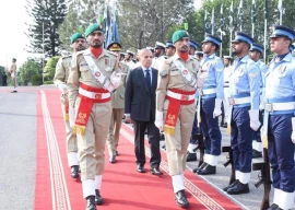 prime minister shehbaz sharif being given guard of honour at the pm house photo twitter pml n