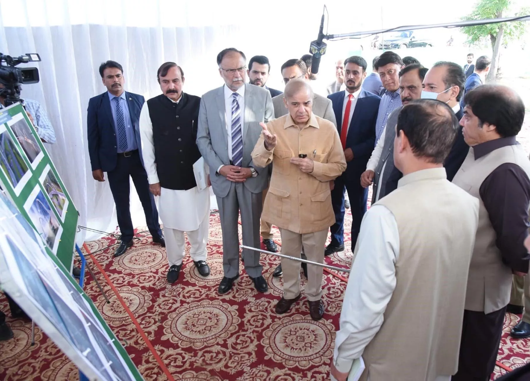 pm shehbaz receiving briefing regarding progress on the construction of rawal chowk flyover in islamabad on april 16 2022 photo pid pm shehbaz receiving briefing regarding progress on the construction of rawal chowk flyover in islamabad on april 16 2022 photo pid