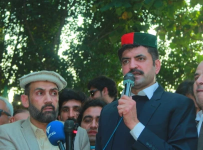 pti s marwat addresses lawyers at city courts pti s marwat addresses lawyers at city courts