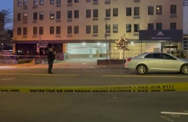 police arrive at the scene of a shooting at a washington hotel with one of the five injured victims pronounced dead screengrab