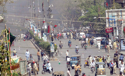 extortion case scared shopkeepers block ma jinnah road in protest