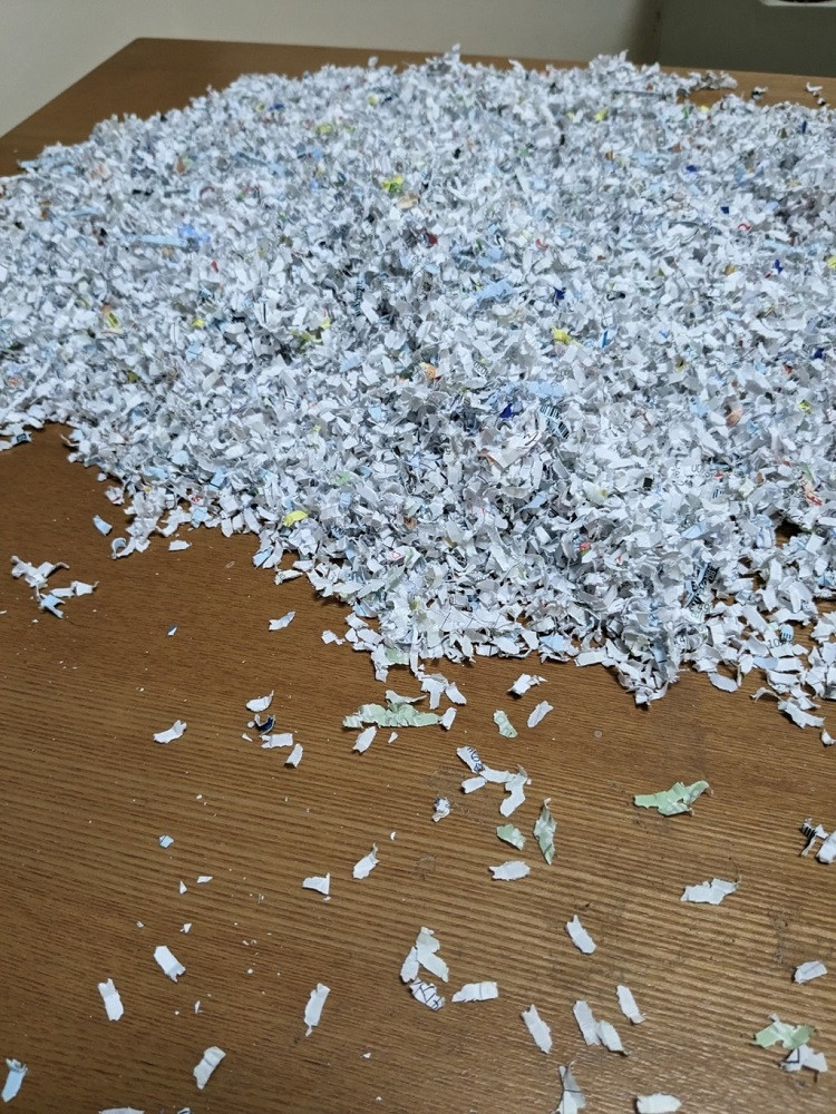 Japanese X user ‘Tomo’ put back together a 10,000 yen bill that had been shredded. PHOTO: X/@C8kCGa5jT0LlbuA