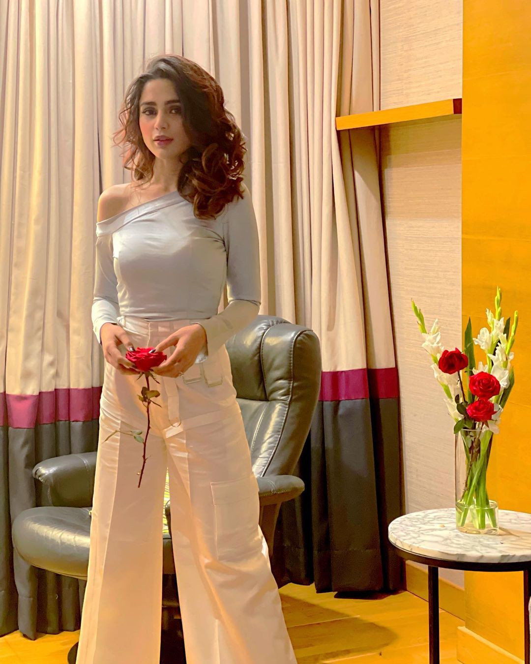 1080px x 1350px - Four times Aima Baig proved to be a style icon