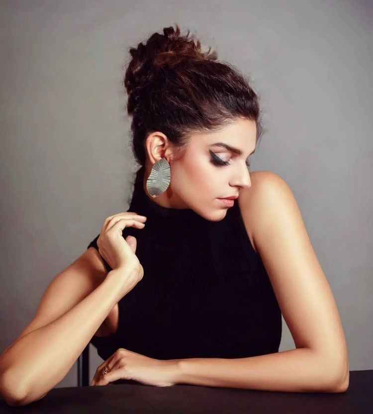 Four hairstyle cues from Sanam Saeed