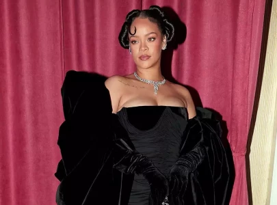 golden globes 2023 velvets sequins and cut out accents wrap up award show