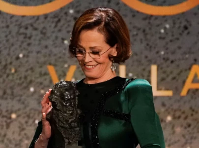 sigourney weaver shines at venice film festival with lifetime achievement award sigourney weaver shines at venice film festival with lifetime achievement award