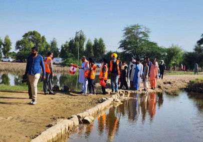 charity beyond borders indian man helps flood victims charity beyond borders indian man helps flood victims