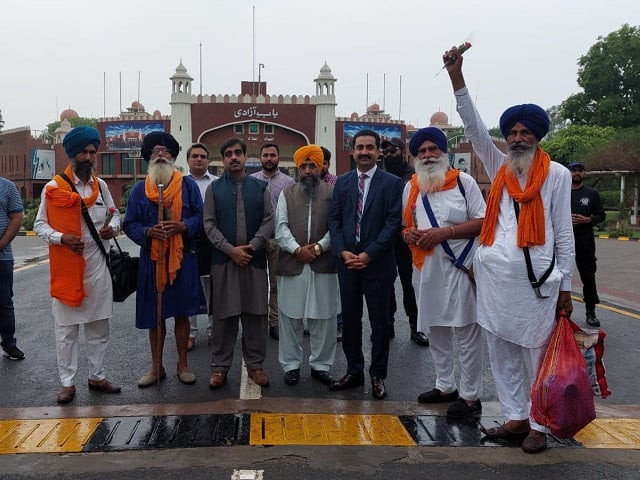 sikh pilgrims arrive at india pakistan border to take part in commemorating the death anniversary of maharaja ranjeet singh photo express sikh pilgrims arrive at india pakistan border to take part in commemorating the death anniversary of maharaja ranjeet singh photo express