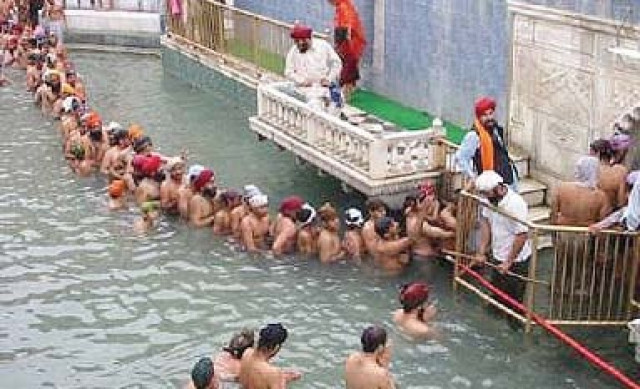 baisakhi festival indian sikh pilgrims return home
