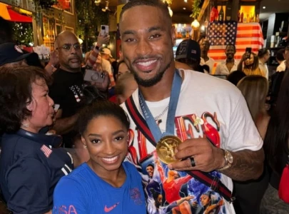 simone biles husband jonathan owens celebrates her historic olympic win