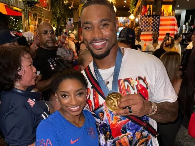 simone biles husband jonathan owens celebrates her historic olympic win simone biles husband jonathan owens celebrates her historic olympic win