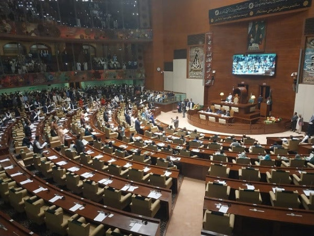 lawmakers take oath during the inaugural session of sindh assembly photo express lawmakers take oath during the inaugural session of sindh assembly photo express