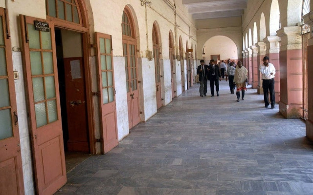lawyers walk inside sindh high court photo file lawyers walk inside sindh high court photo file