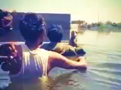 ppp mna shares video of men wading through deep flood water in khairpur ppp mna shares video of men wading through deep flood water in khairpur
