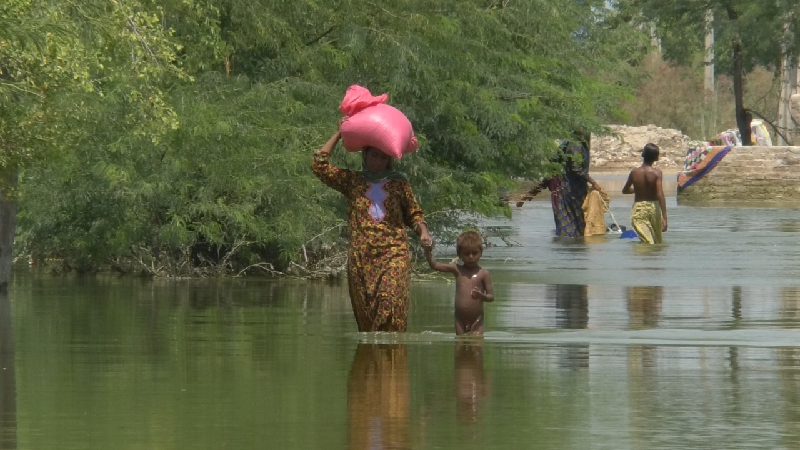 hot weather grips flood hit areas