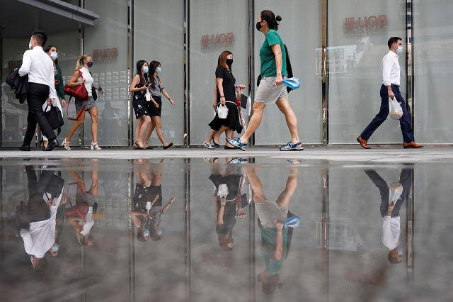 office workers wearing protective face masks walk in singapore s central business district during the coronavirus disease covid 19 outbreak august 17 2020 photo reuters