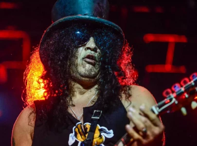 slash announces guns n roses are making a new album together
