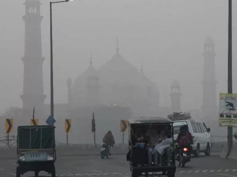 lahore tops pakistan s polluted cities as air quality hits very unhealthy