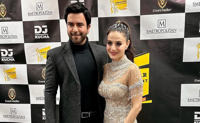 junaid khan welcomes new year with bollywood star ameesha patel in spectacular fashion junaid khan welcomes new year with bollywood star ameesha patel in spectacular fashion