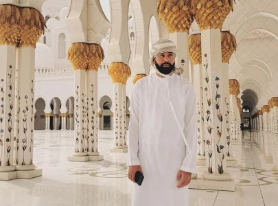 ap dhillon dons white thobe for visit to sheikh zayed grand mosque in abu dhabi ap dhillon dons white thobe for visit to sheikh zayed grand mosque in abu dhabi