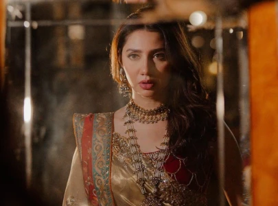 i didn t just wear this sari it s all mine mahira khan stuns in red and gold sari for her valima