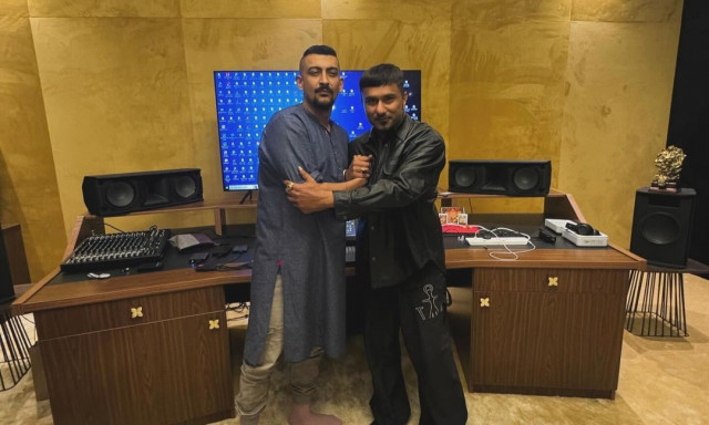 my brother from lahore yo yo honey singh rubs shoulders with faris shafi