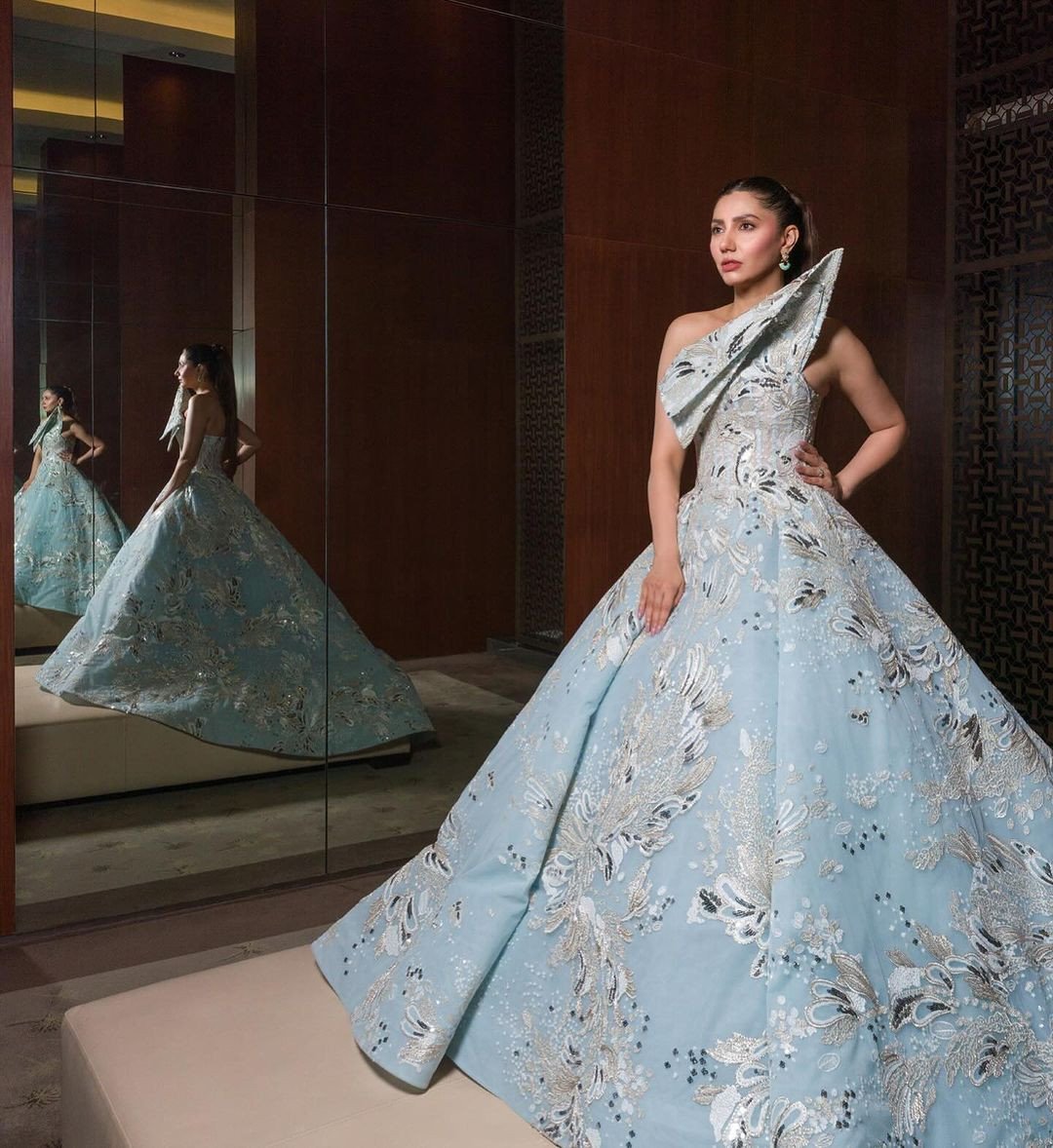 Mahira Khan clinches Artist in Fashion honour