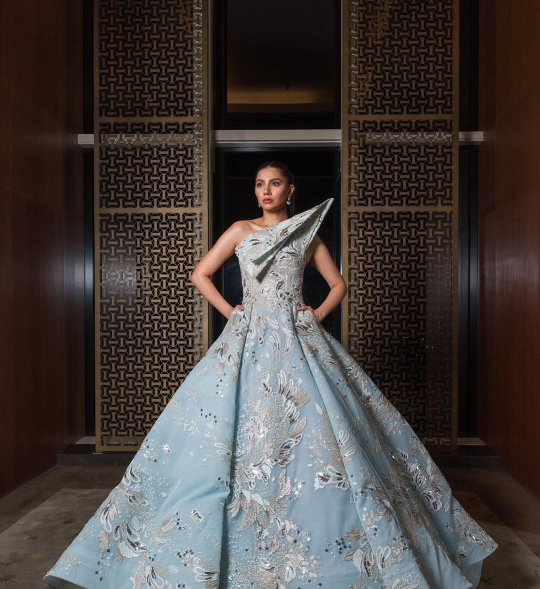 Mahira Khan clinches Artist in Fashion honour