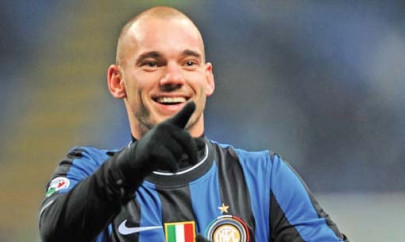 football sneijder hints at united move