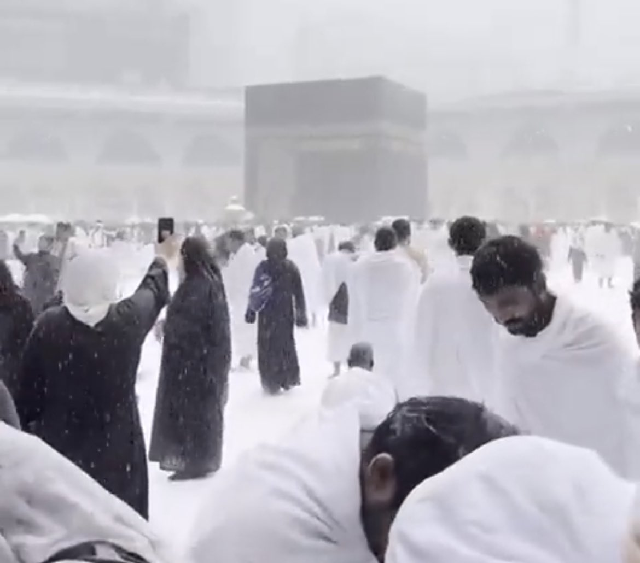 a viral video clip of heavy snowfall in makkah s grand mosque was found fake photo social media