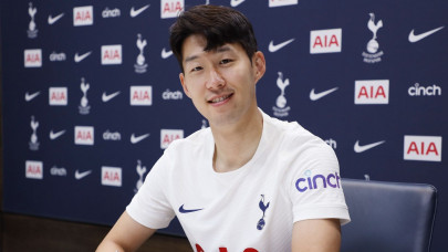 happy son signs new spurs deal happy son signs new spurs deal