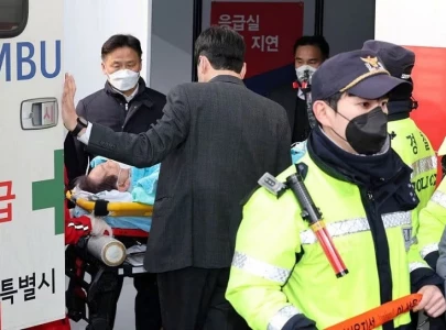 south korean opposition leader leaves icu after knife attack surgeon