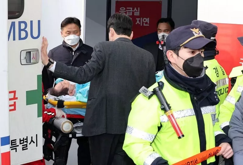 south korean opposition leader leaves icu after knife attack surgeon south korean opposition leader leaves icu after knife attack surgeon