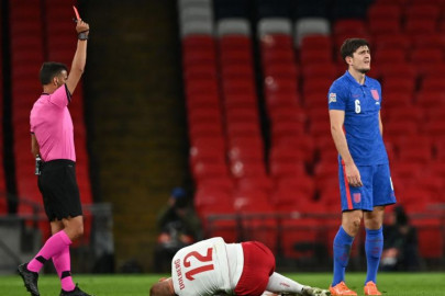southgate springs to defence of red carded maguire
