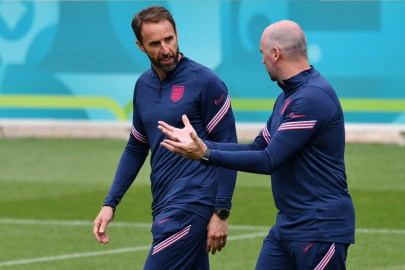 southgate expects england to survive growing pains