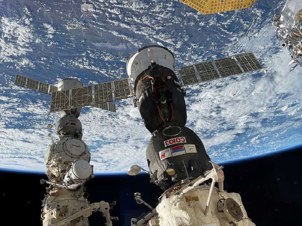 the Soyuz MS-23 spacecraft (L) carrying Roscosmos cosmonauts Sergey Prokopyev, Dmitry Petelin and NASA astronaut Frank Rubio, September 27, 2023. PHOTO: REUTERS