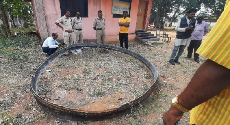 the metal ring    reportedly two to three metres 6 5 10 feet in diameter and weighing over 40 kilogrammes 90 pounds    was discovered in a village field in maharashtra state photo twitter planet4589