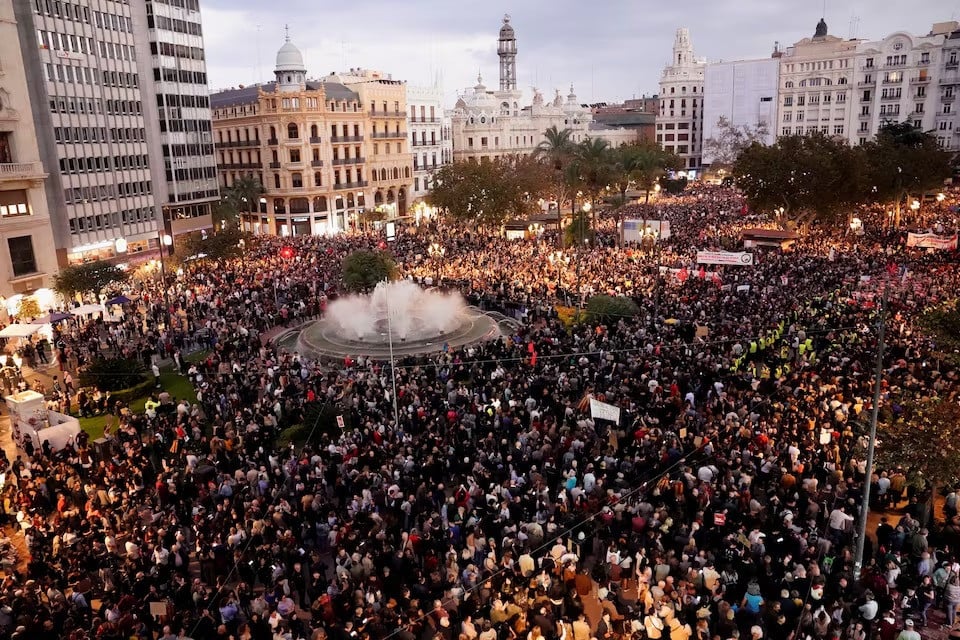 civil groups and unions protest against the management of the emergency response to the deadly floods in eastern spain in valencia on november 9 2024 photo reuters