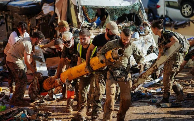 spain sends thousands more troops to flood zone