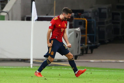 spain s gaya nets late goal to snatch draw with germany