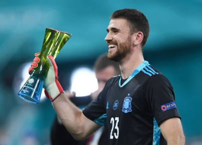 spanish goalkeeping hero simon hails counterpart sommer spanish goalkeeping hero simon hails counterpart sommer