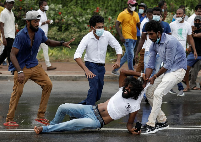 supporter of sri lanka s ruling party tugs a member of anti government demonstrator by his shirt during a clash between the two groups amid the country s economic crisis in colombo sri lanka april may 9 2022 photo reuters supporter of sri lanka s ruling party tugs a member of anti government demonstrator by his shirt during a clash between the two groups amid the country s economic crisis in colombo sri lanka april may 9 2022 photo reuters