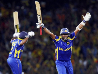 sri lanka outclass kiwis to reach final