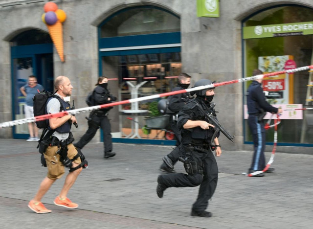 german police in action in the german town of wuerzburg germany june 25 2021 before they arrested a suspect after a major operation in which parts of the city center were sealed off and local media had earlier reported multiple stabbings photo reuters german police in action in the german town of wuerzburg germany june 25 2021 before they arrested a suspect after a major operation in which parts of the city center were sealed off and local media had earlier reported multiple stabbings photo reuters