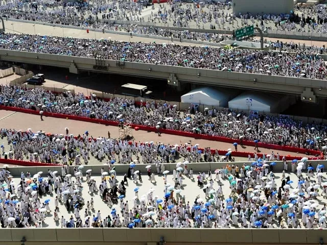 pilgrims stone the devil as eid celebrations kick off