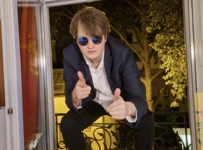 streamer no arm whatley survives fall from third story goes into coma and ranks injuries